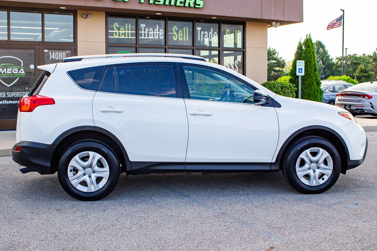 2014 Toyota RAV4 LE photo 7