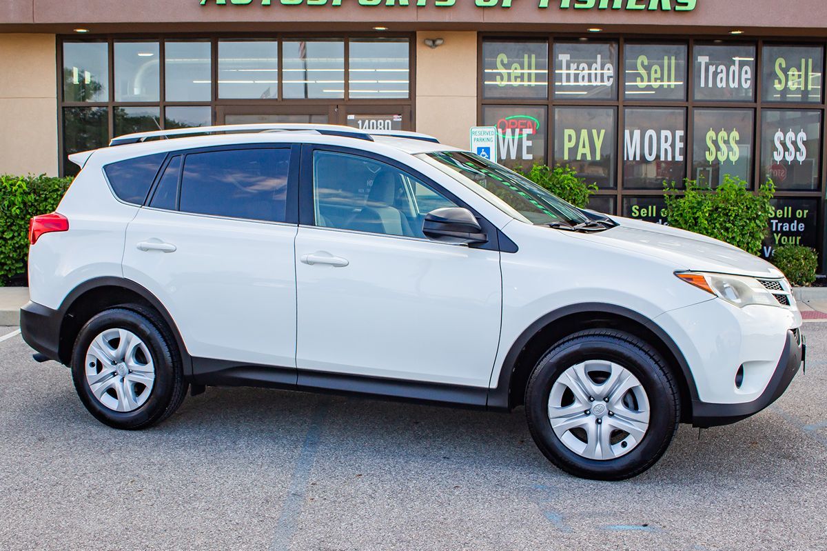 2014 Toyota RAV4 LE photo 8