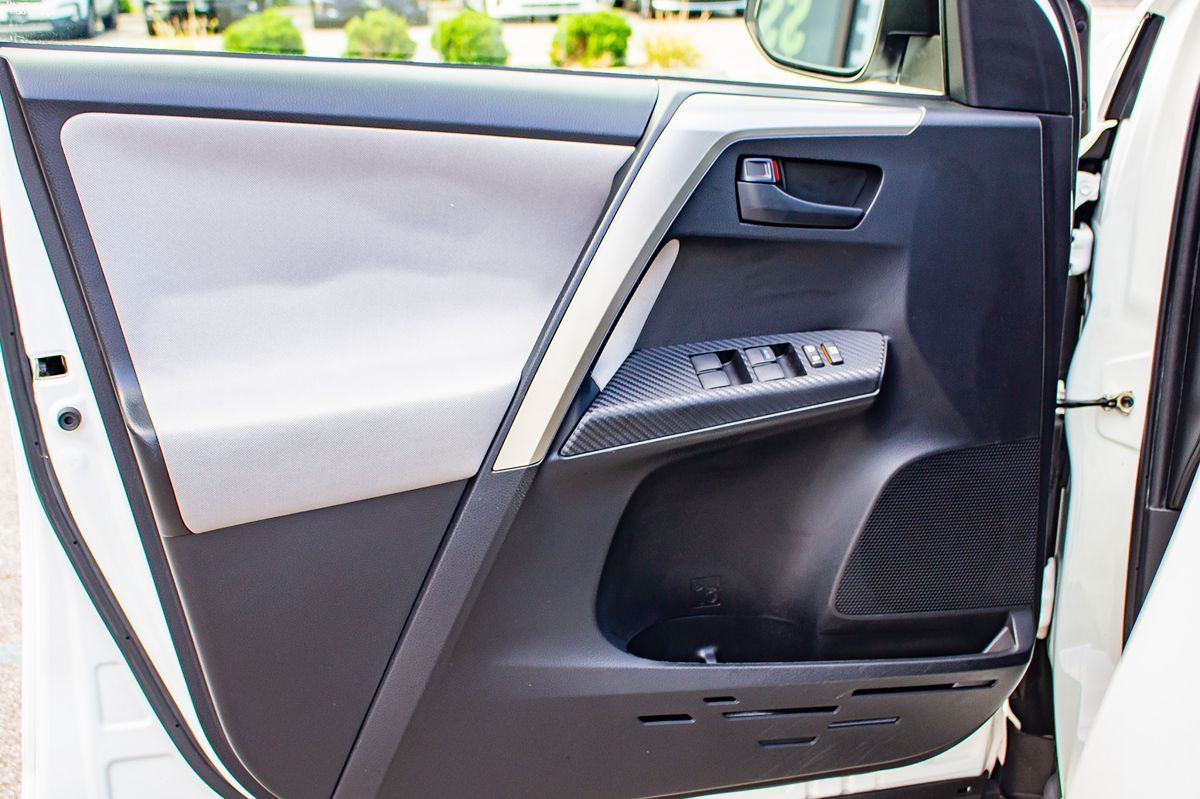 2014 Toyota RAV4 LE photo 10