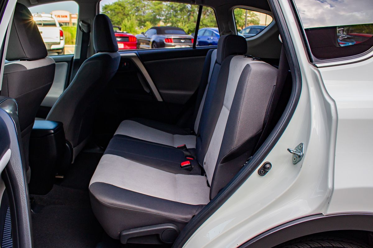 2014 Toyota RAV4 LE photo 13