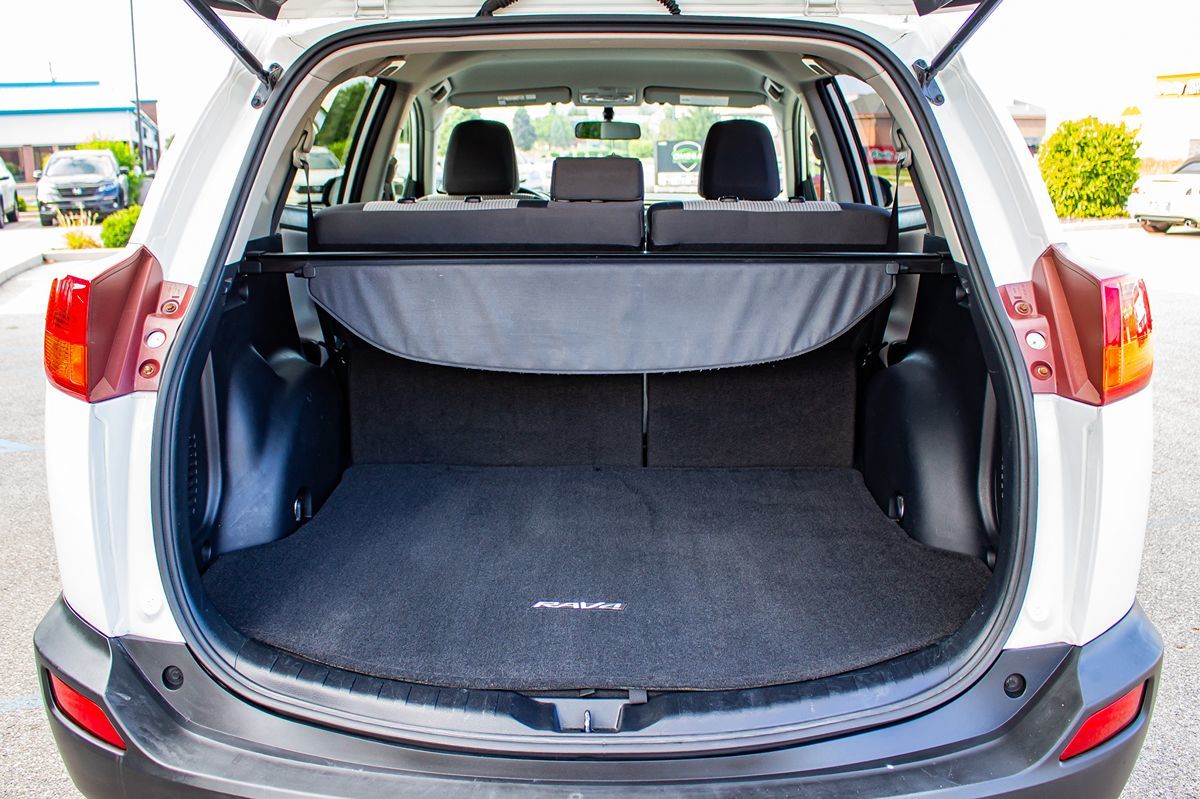 2014 Toyota RAV4 LE photo 14