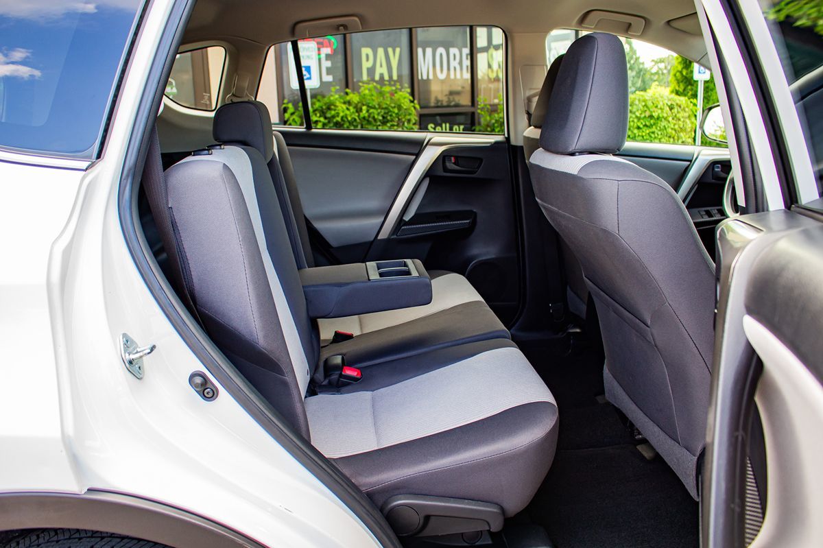 2014 Toyota RAV4 LE photo 15