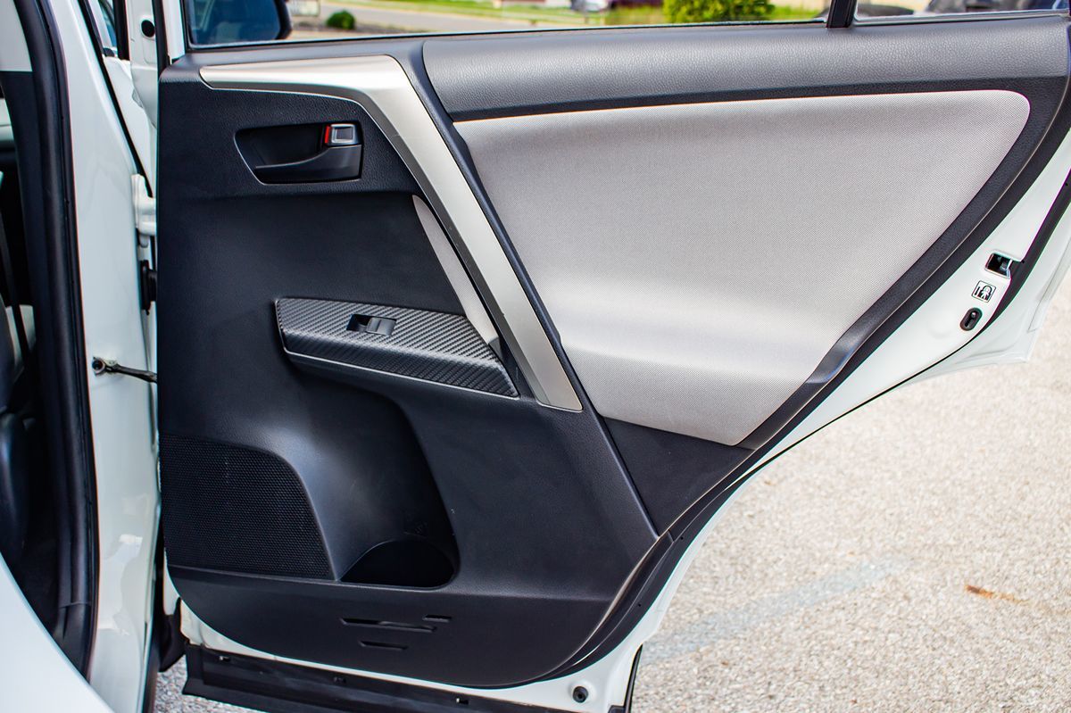 2014 Toyota RAV4 LE photo 16