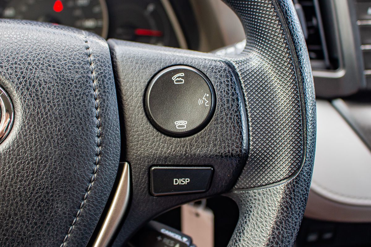 2014 Toyota RAV4 LE photo 21