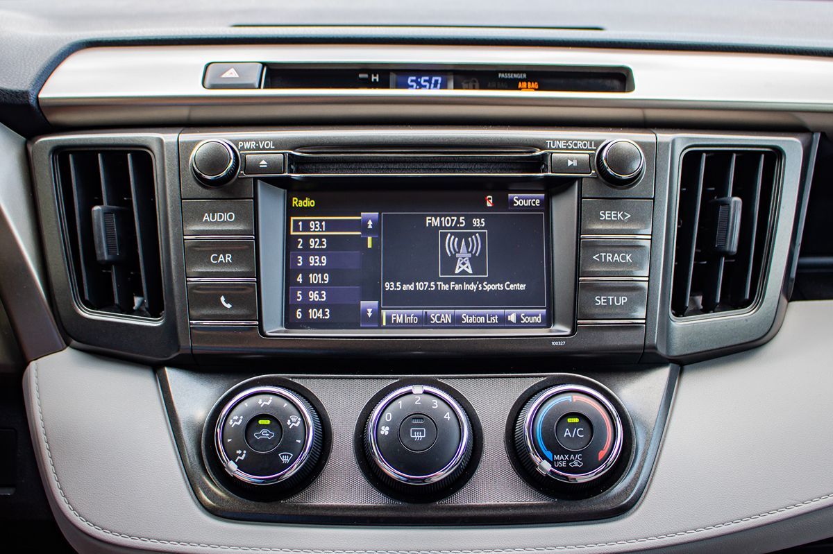 2014 Toyota RAV4 LE photo 22