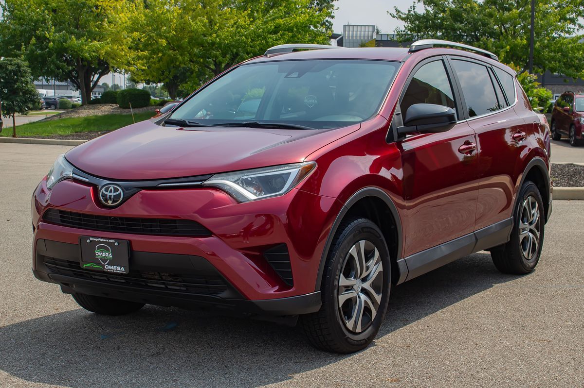 2018 Toyota RAV4 LE photo 3