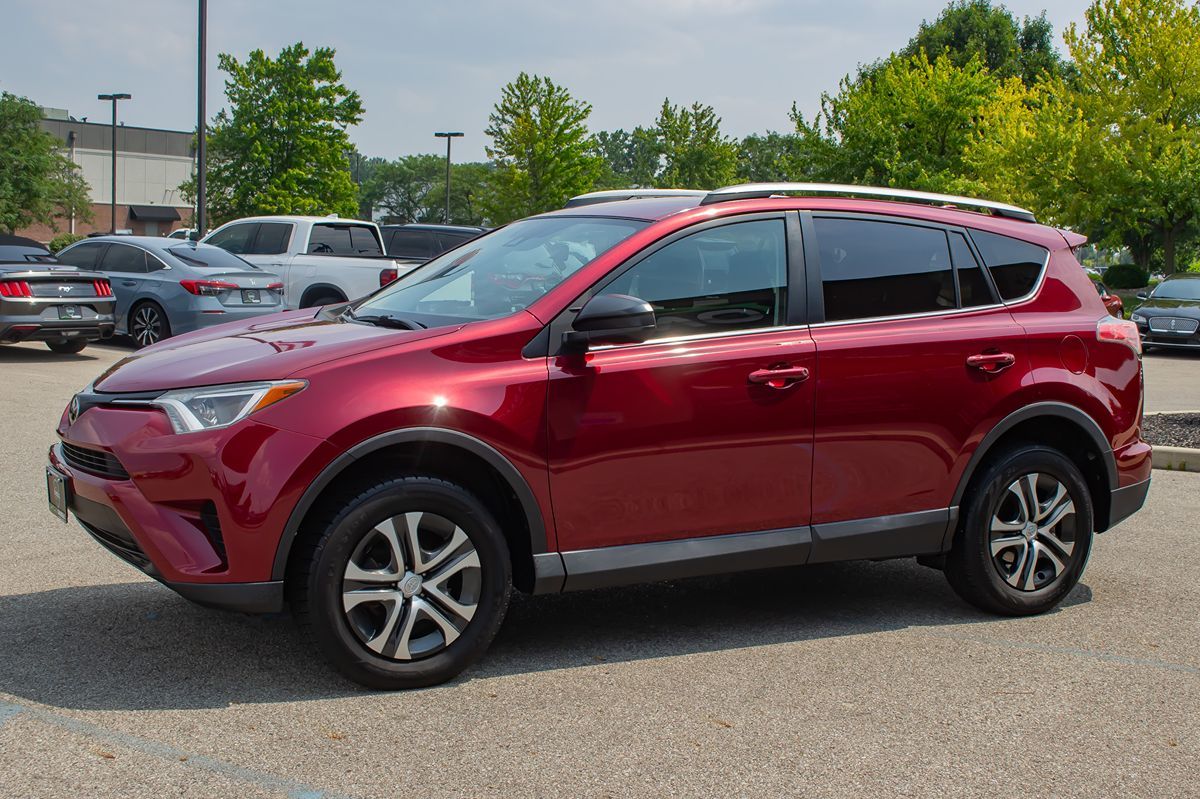 2018 Toyota RAV4 LE photo 4