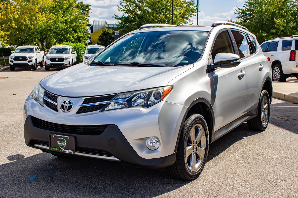2015 Toyota RAV4 XLE photo 3