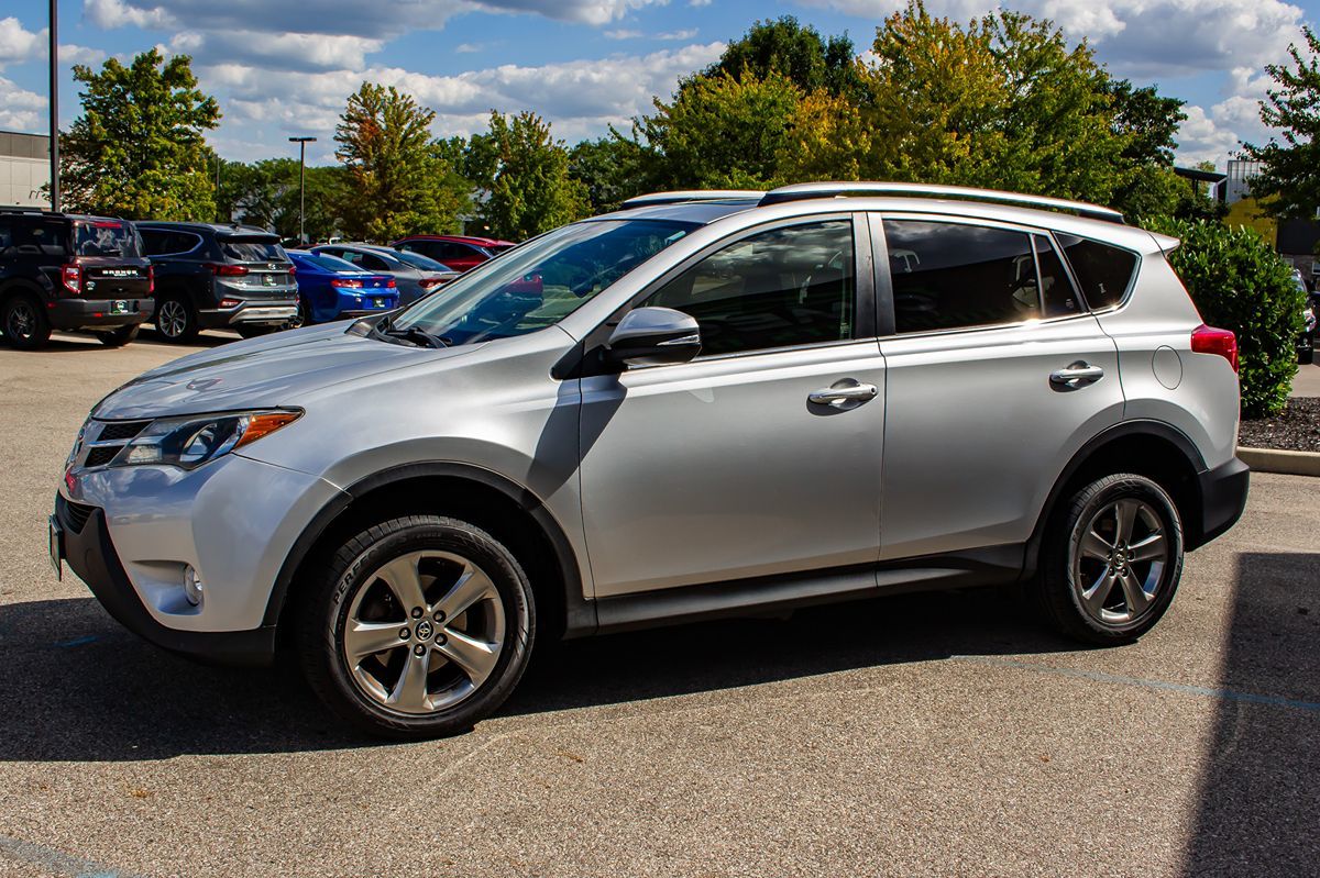 2015 Toyota RAV4 XLE photo 4