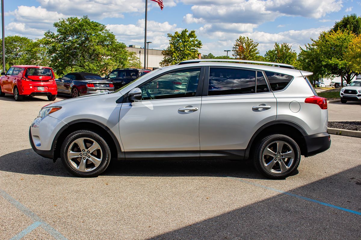 2015 Toyota RAV4 XLE photo 5