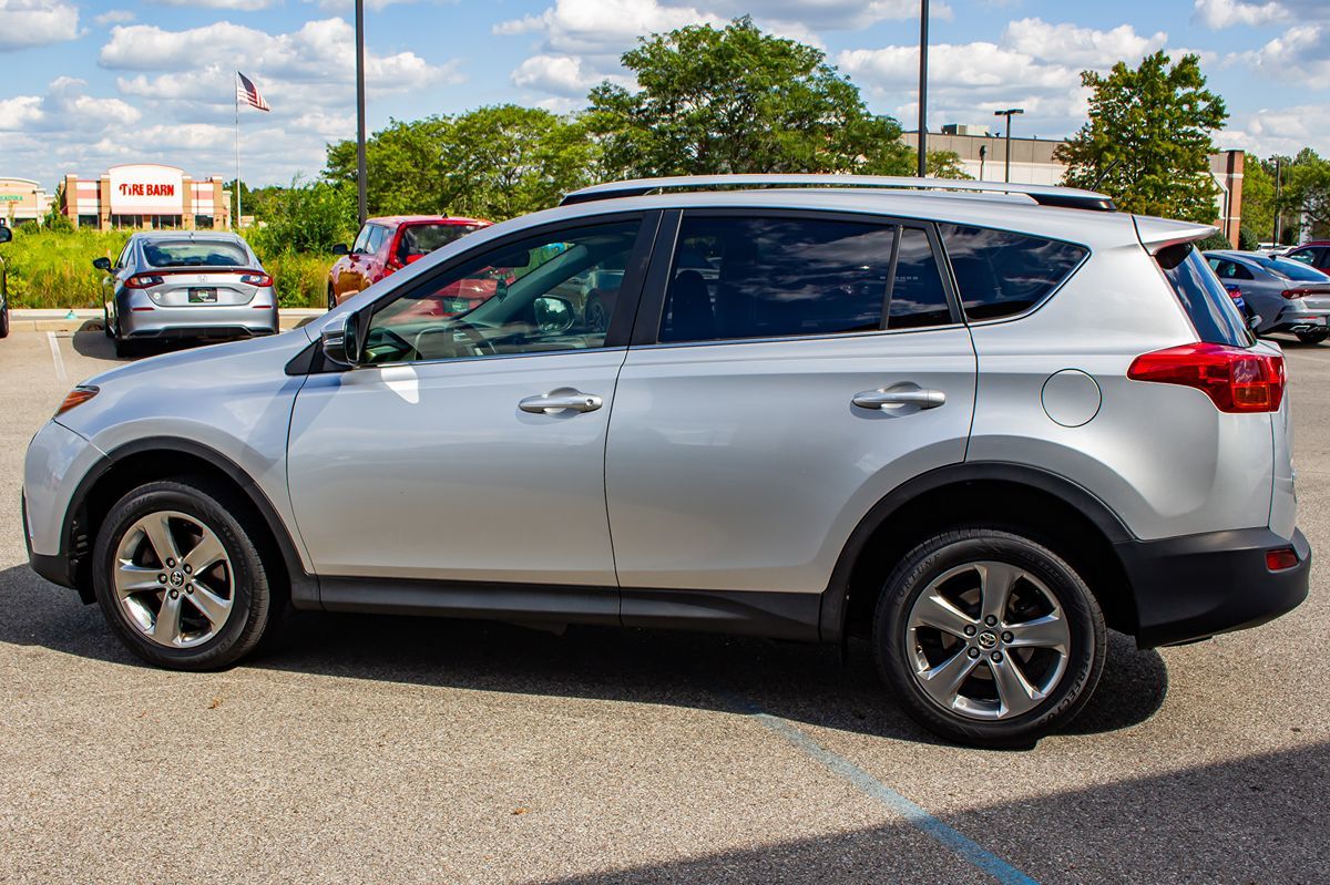 2015 Toyota RAV4 XLE photo 6