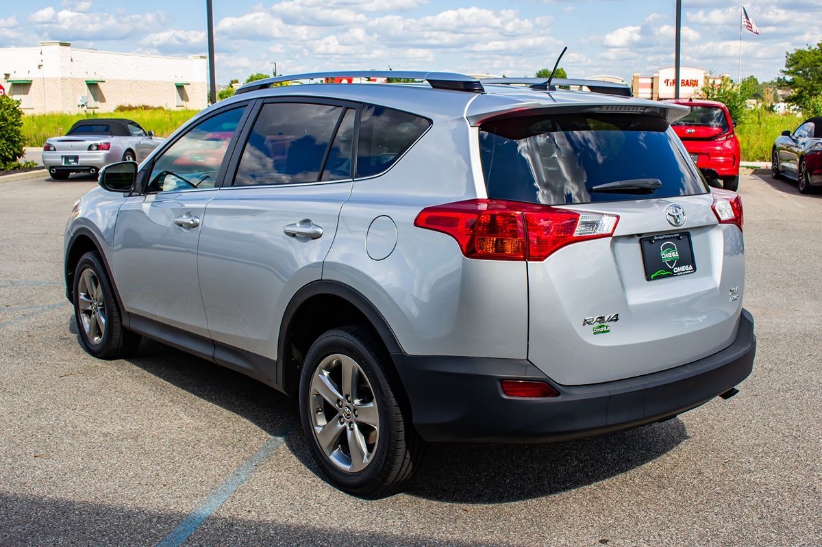 2015 Toyota RAV4 XLE photo 7