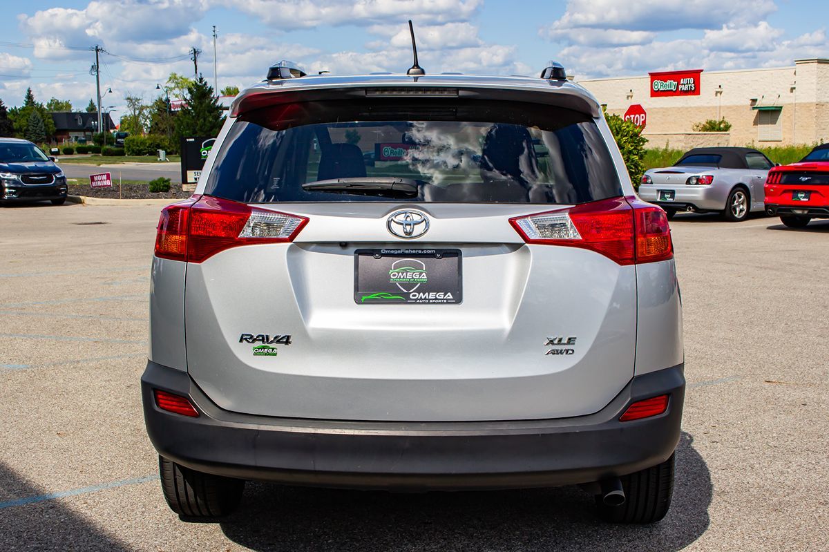 2015 Toyota RAV4 XLE photo 8