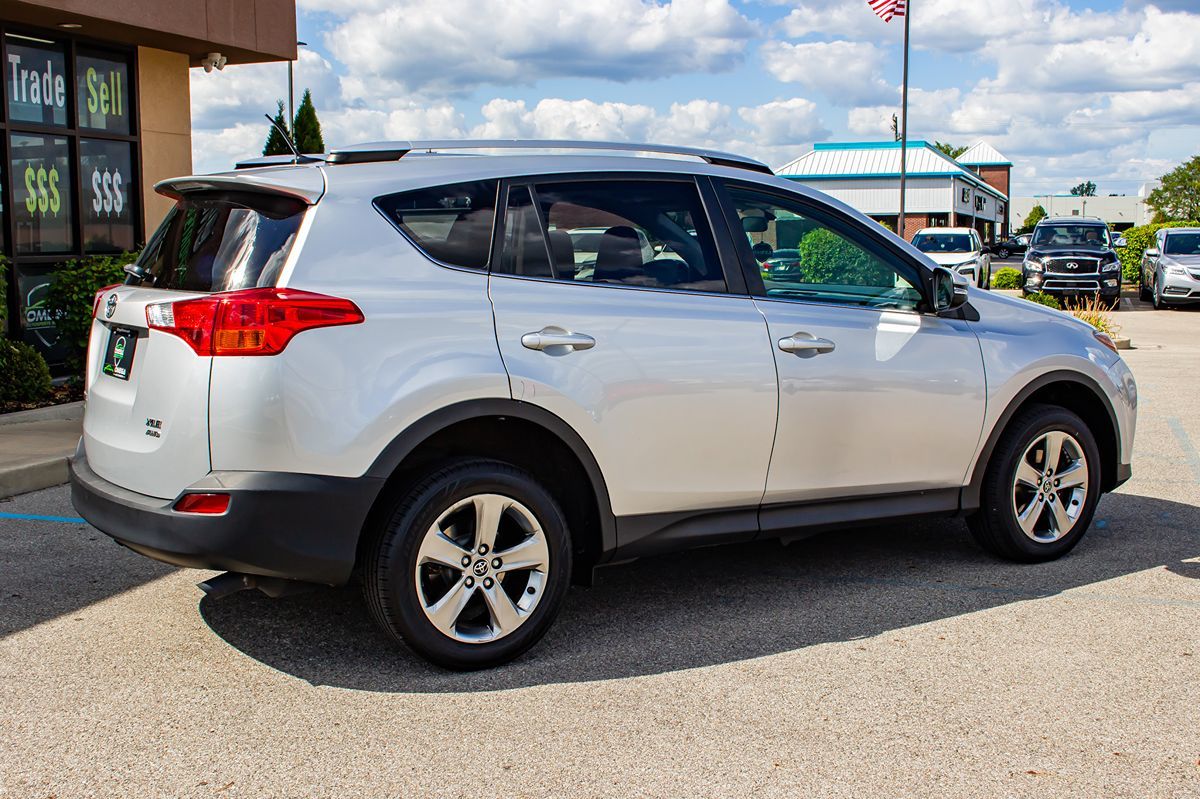 2015 Toyota RAV4 XLE photo 10
