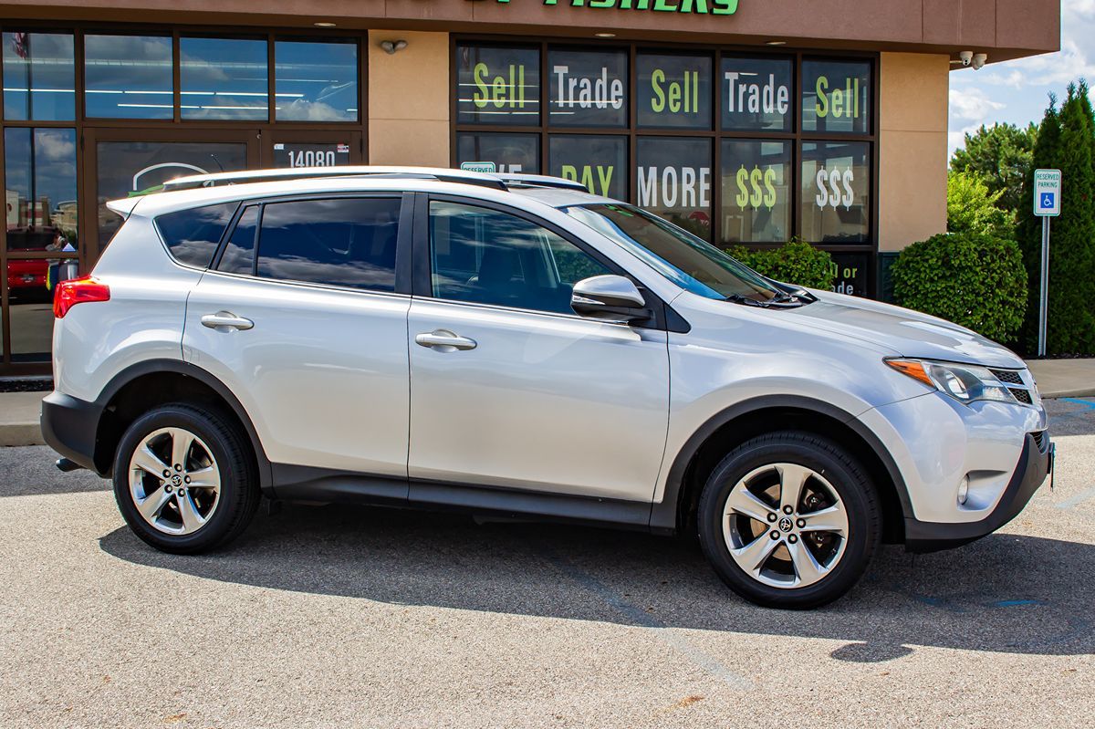2015 Toyota RAV4 XLE photo 12