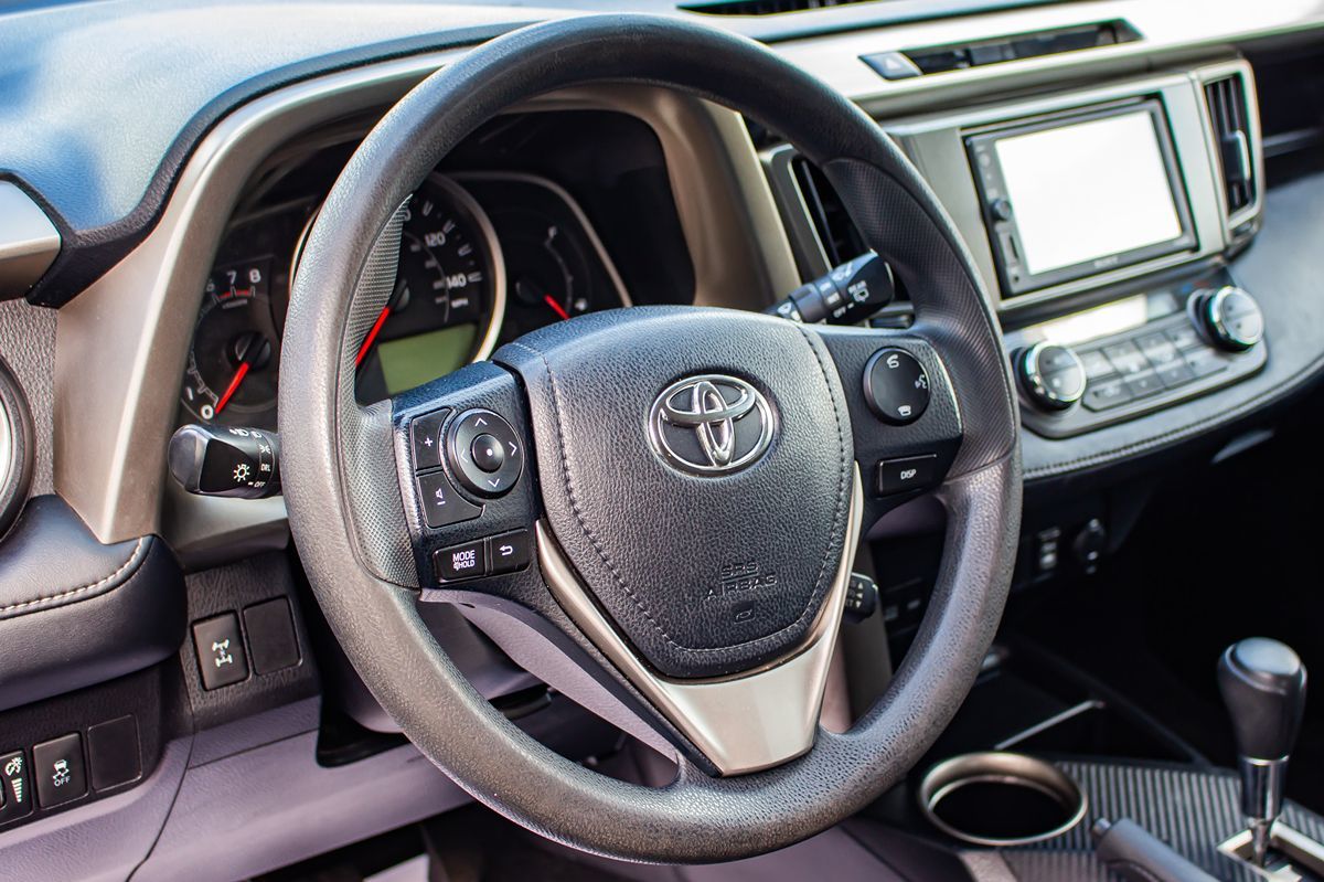 2015 Toyota RAV4 XLE photo 24