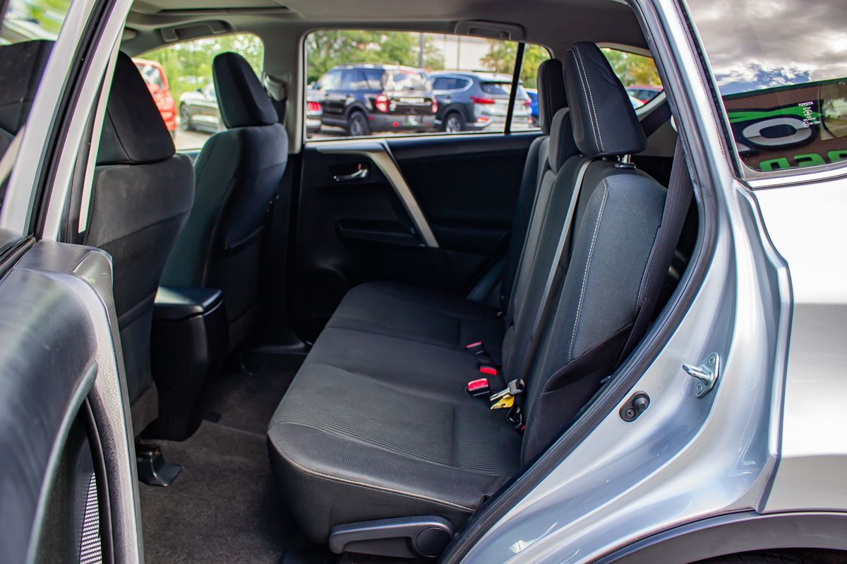 2015 Toyota RAV4 XLE photo 15