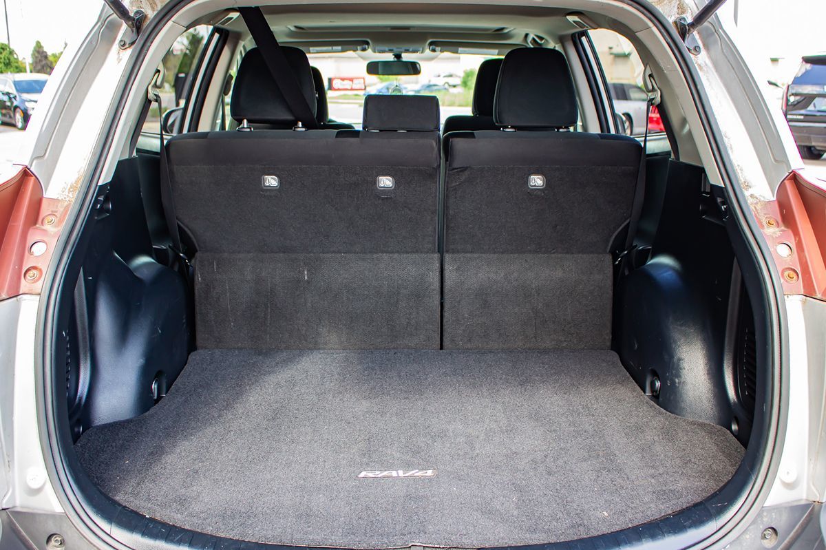 2015 Toyota RAV4 XLE photo 17