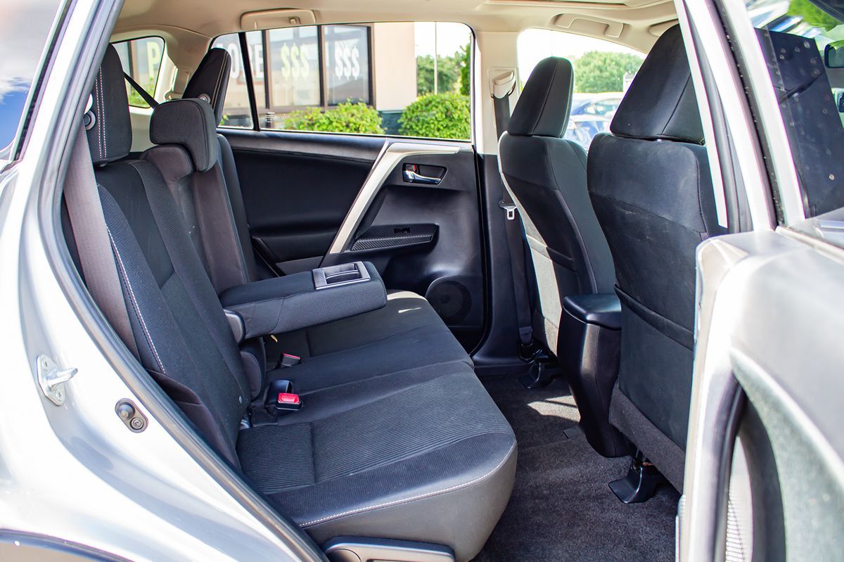 2015 Toyota RAV4 XLE photo 18