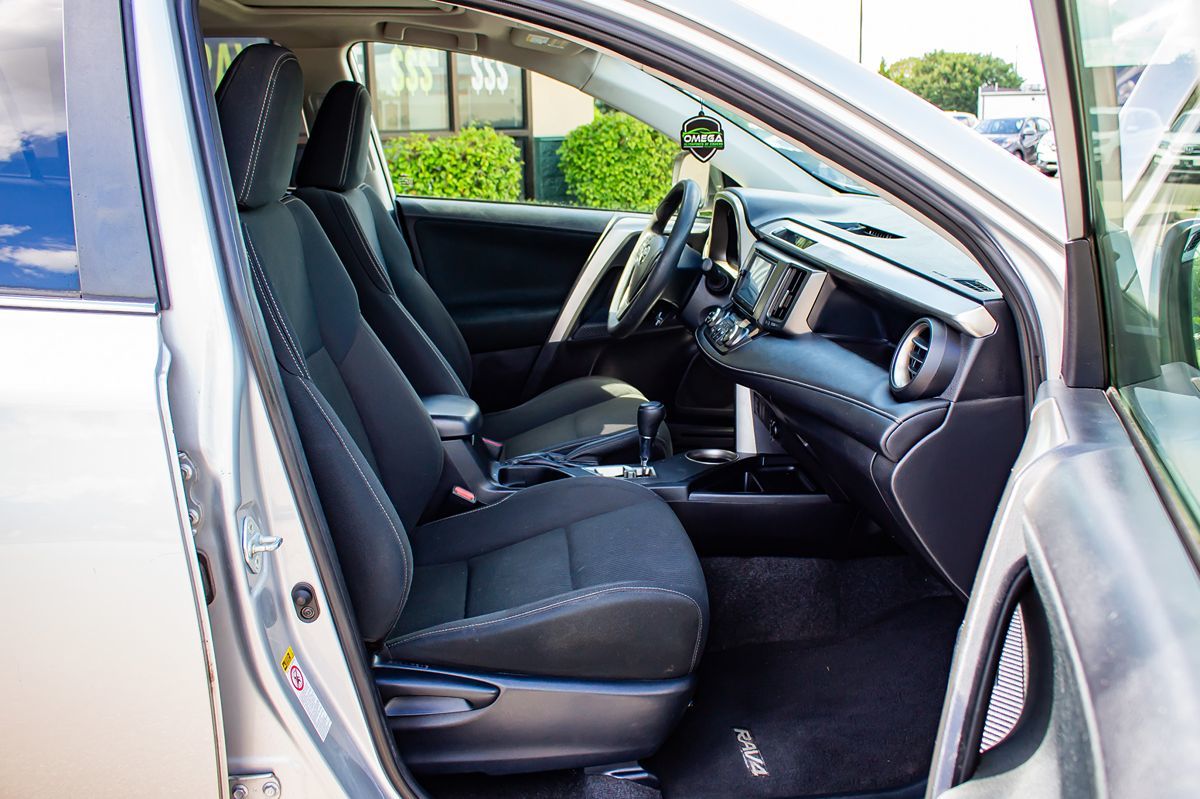 2015 Toyota RAV4 XLE photo 19