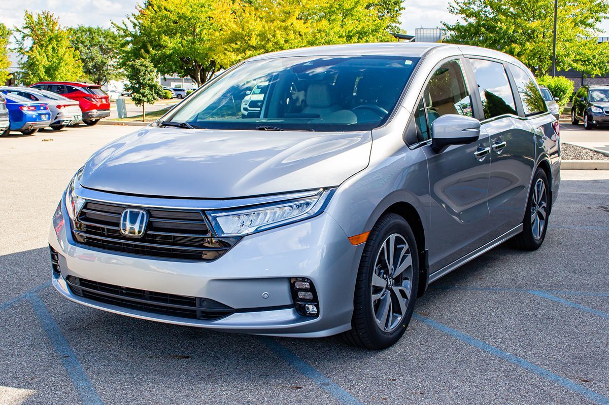 2022 Honda Odyssey Touring photo 2