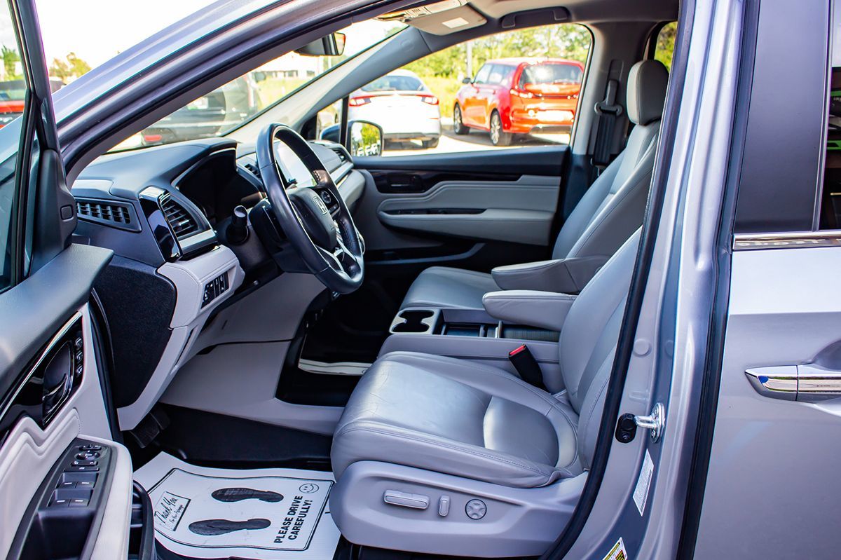 2022 Honda Odyssey Touring photo 8