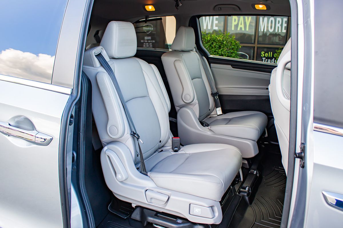 2022 Honda Odyssey Touring photo 14