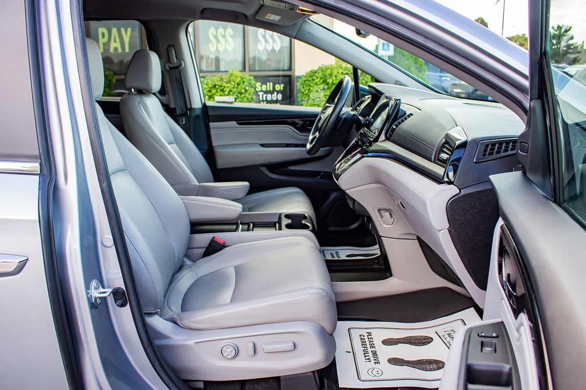 2022 Honda Odyssey Touring photo 15