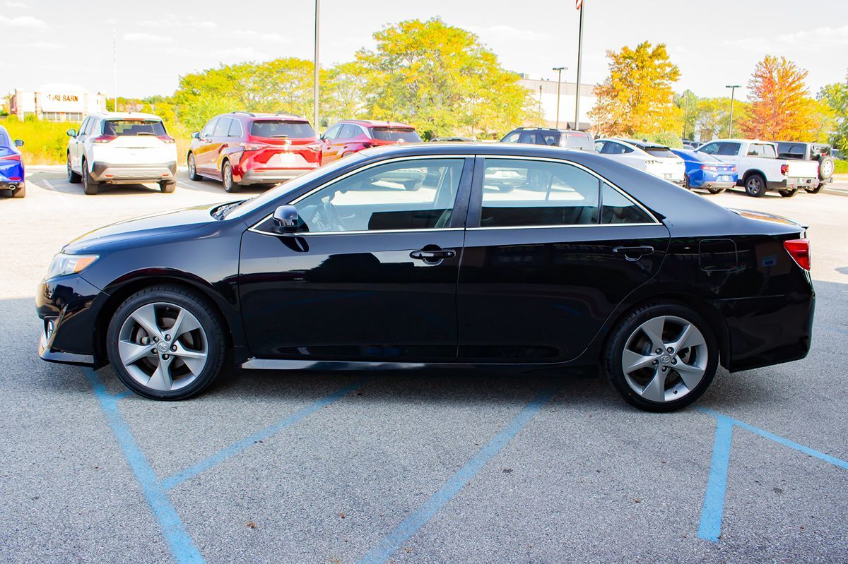 2014 Toyota Camry SE photo 4