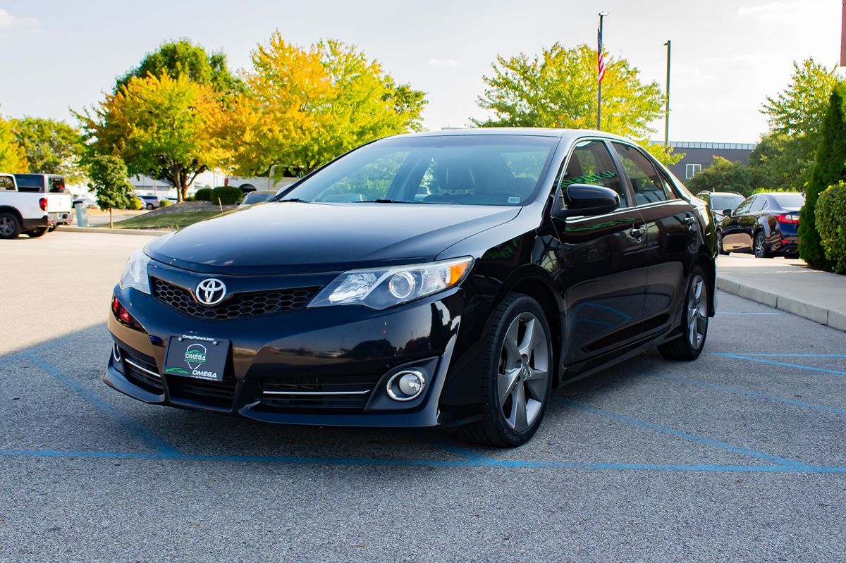 2014 Toyota Camry SE photo 3