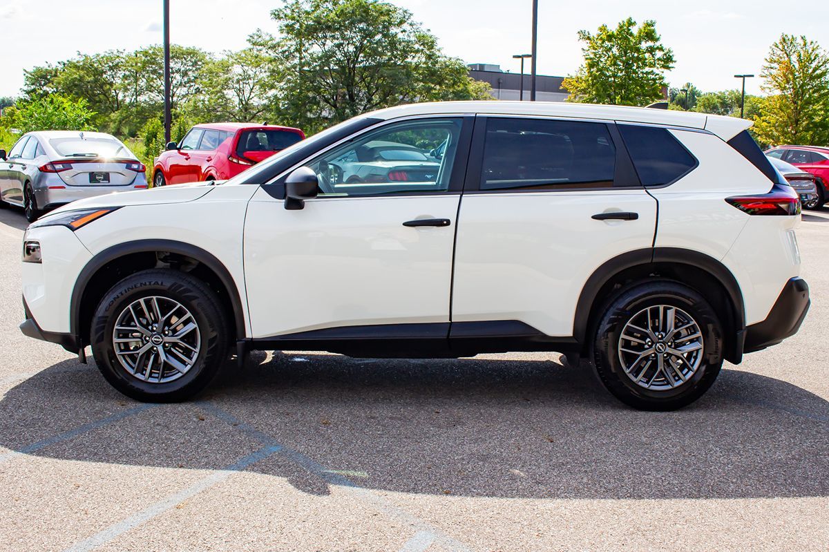 2022 Nissan Rogue S photo 2