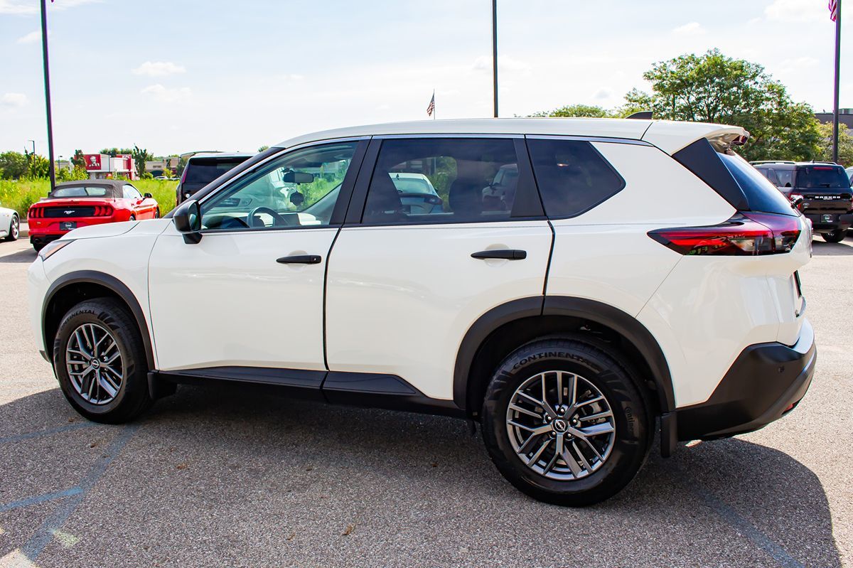 2022 Nissan Rogue S photo 3