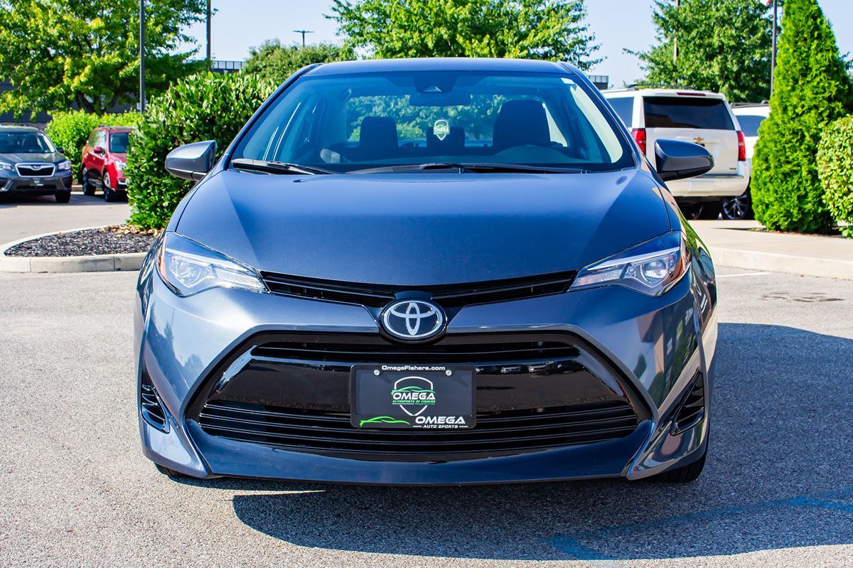 2018 Toyota Corolla LE photo 2