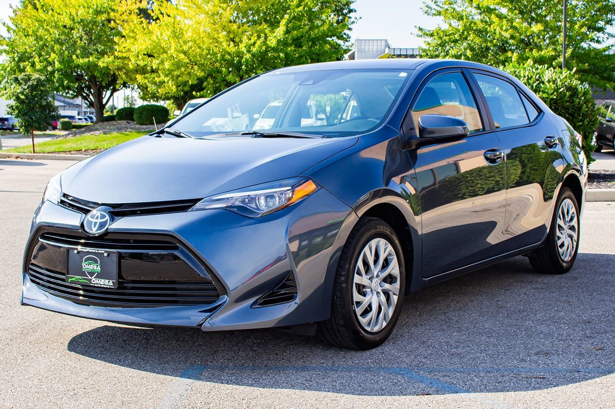 2018 Toyota Corolla LE photo 3