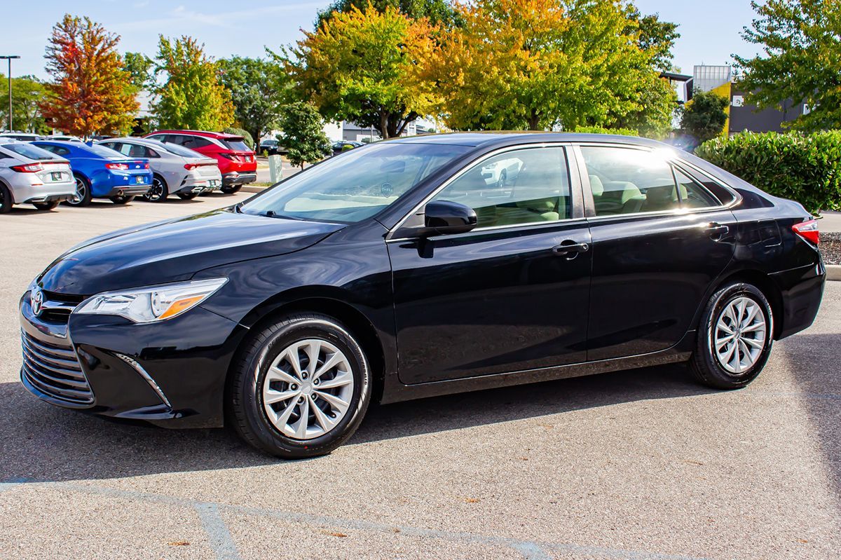 2016 Toyota Camry LE photo 4