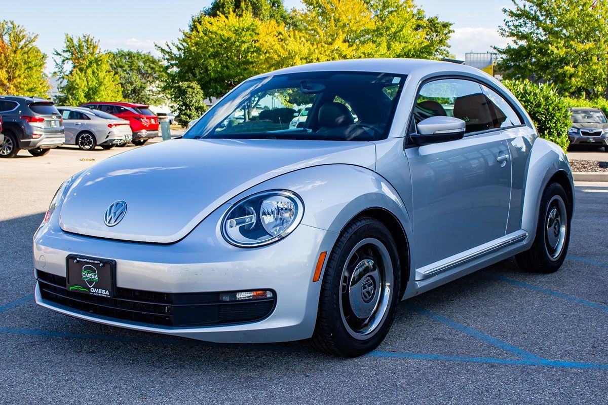 2012 Volkswagen Beetle 2.5L photo 2