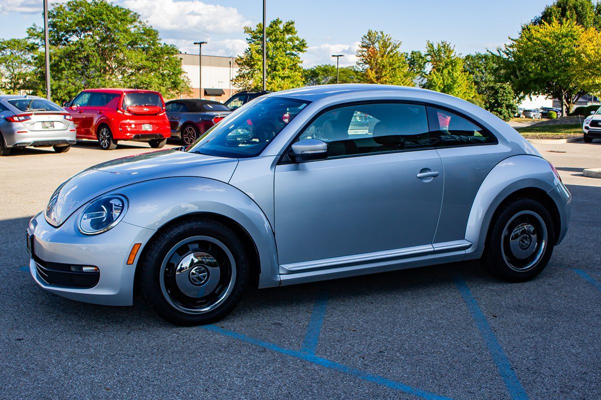 2012 Volkswagen Beetle 2.5L photo 3