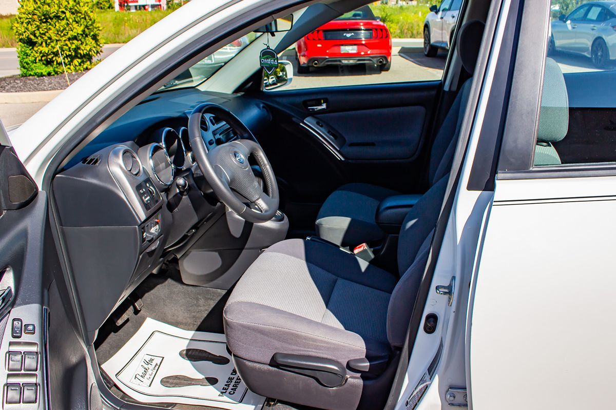 2006 Toyota Corolla Matrix L photo 12