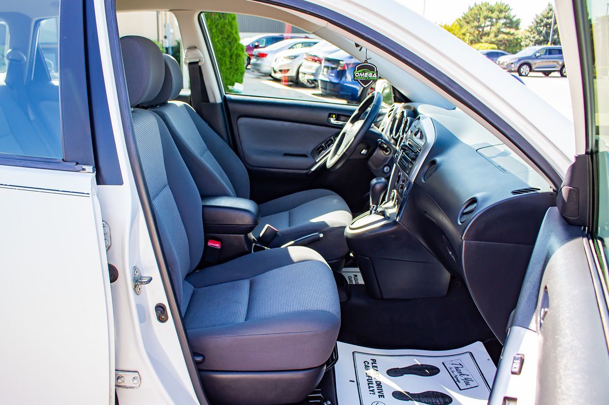 2006 Toyota Corolla Matrix L photo 19