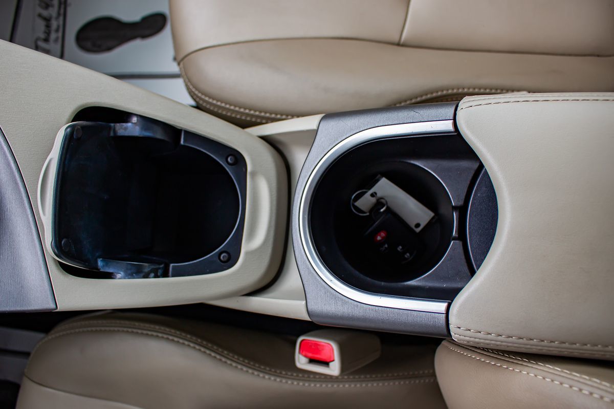 2014 Toyota Prius Four photo 30