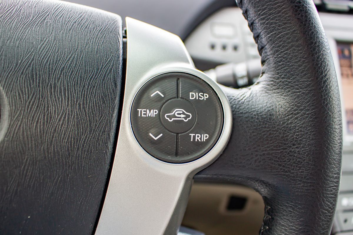 2014 Toyota Prius Four photo 27