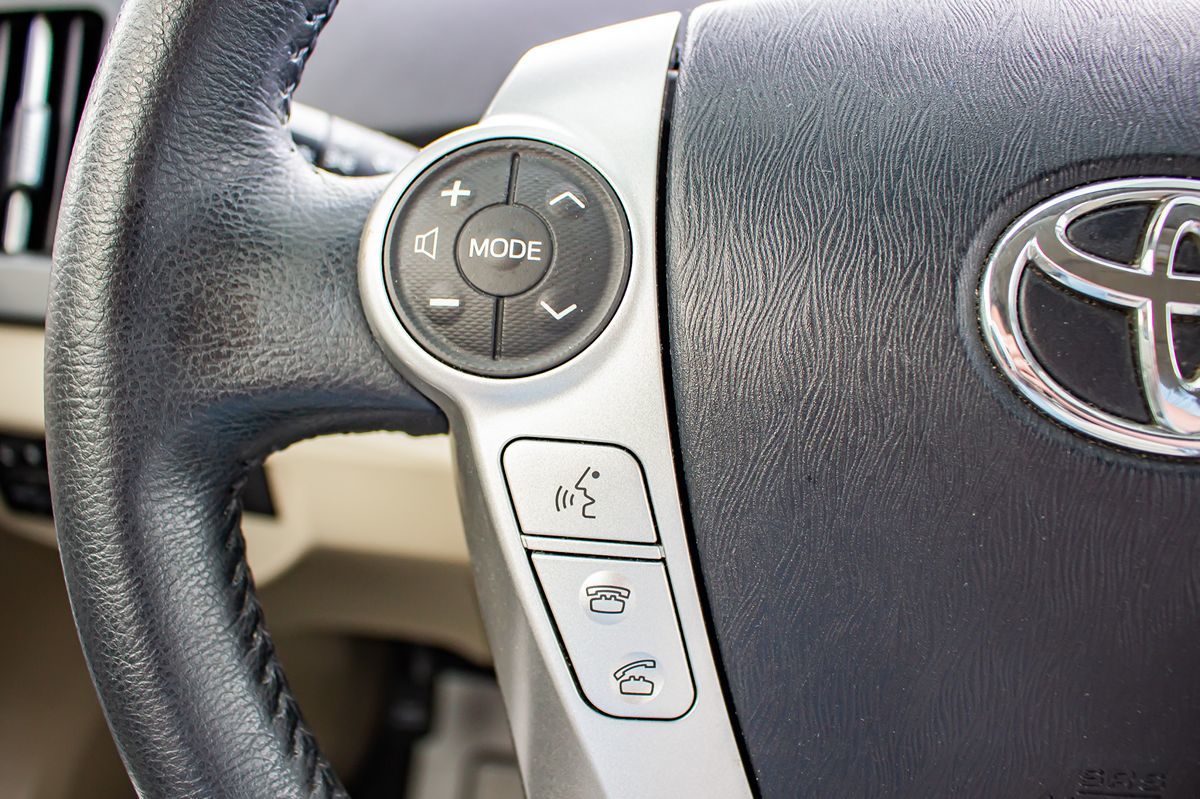 2014 Toyota Prius Four photo 26