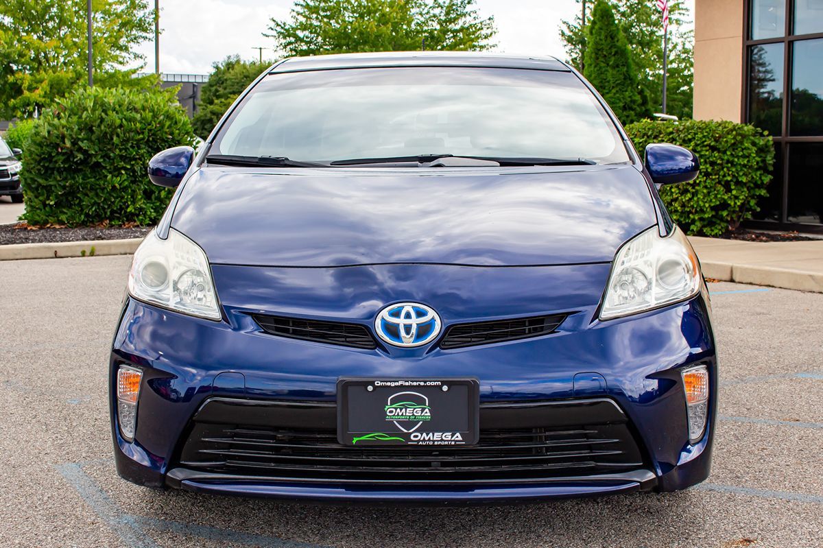 2014 Toyota Prius Four photo 2