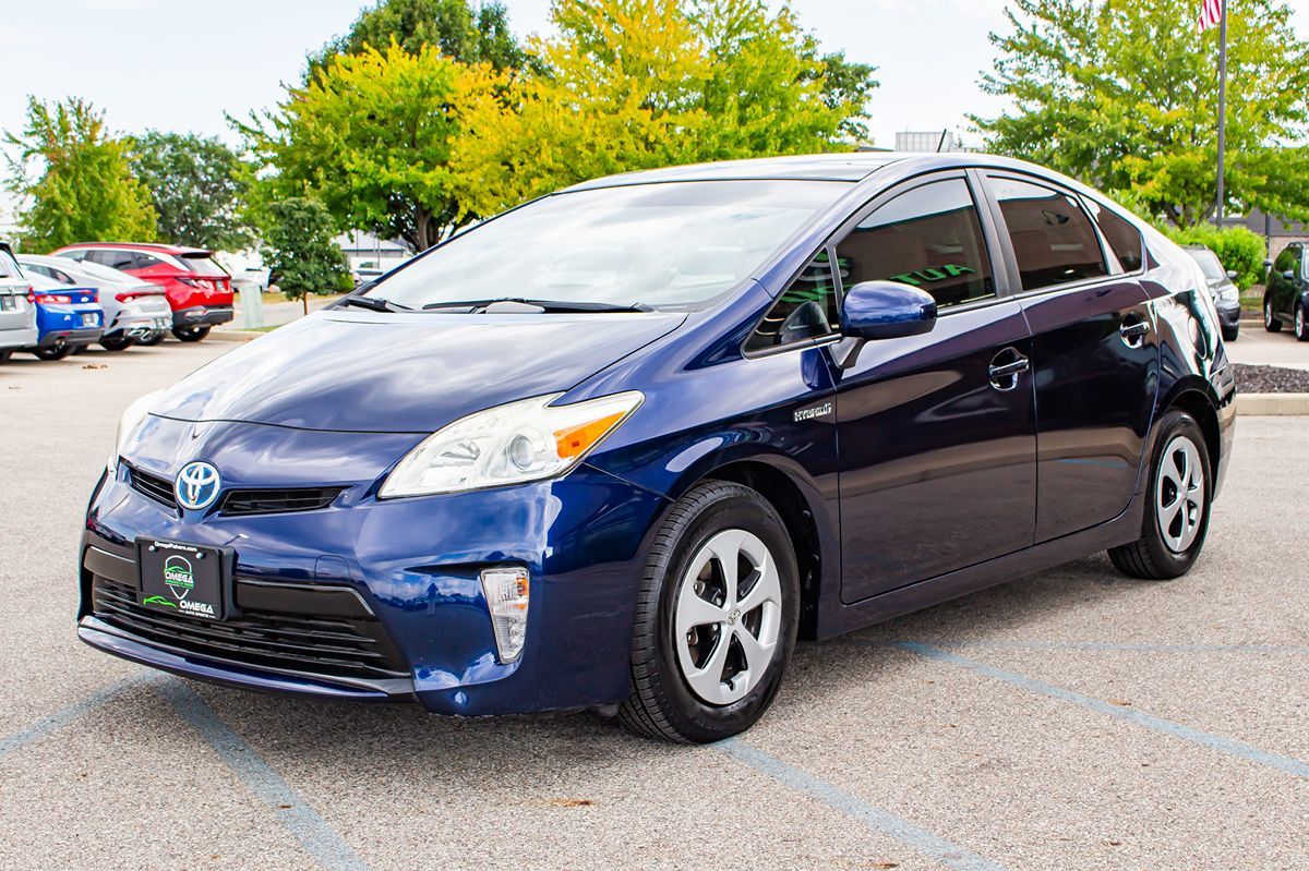 2014 Toyota Prius Four photo 3