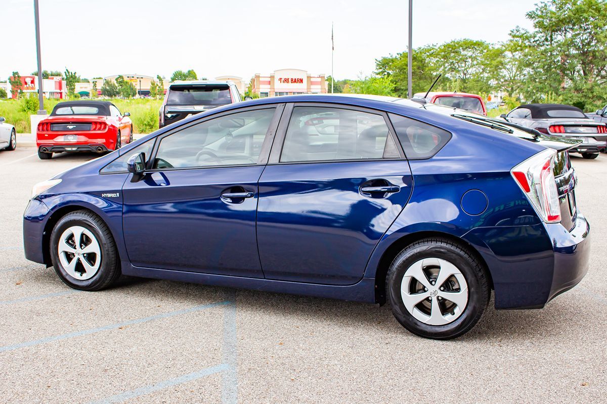 2014 Toyota Prius Four photo 6