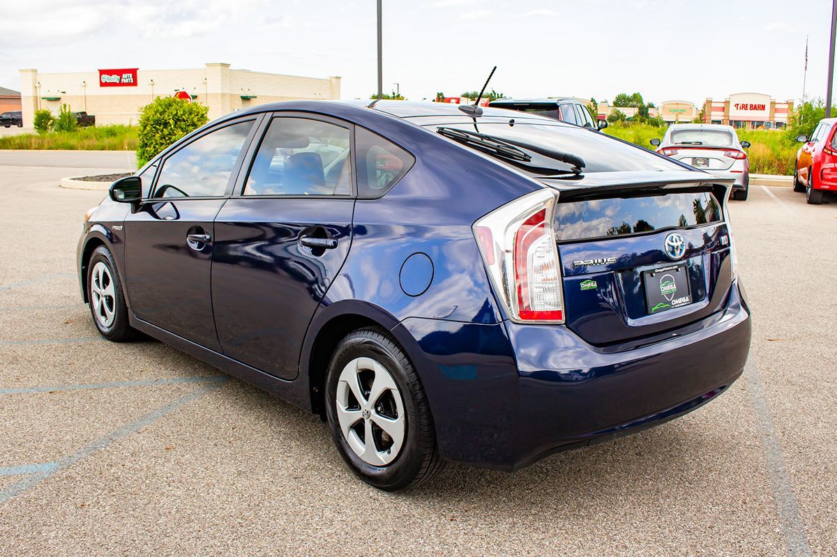 2014 Toyota Prius Four photo 7