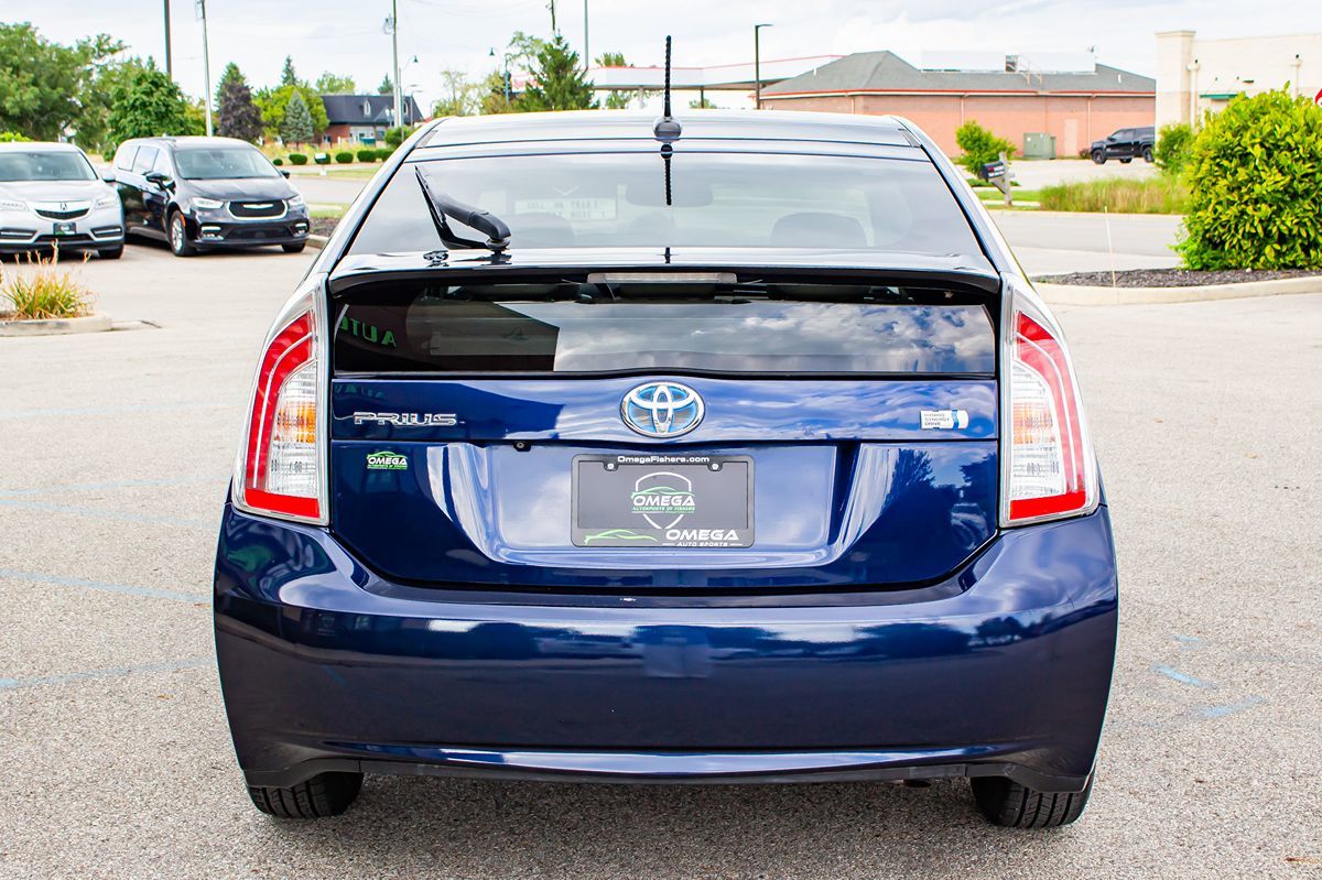 2014 Toyota Prius Four photo 8
