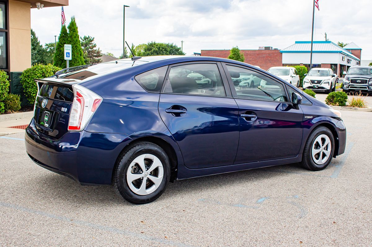 2014 Toyota Prius Four photo 10