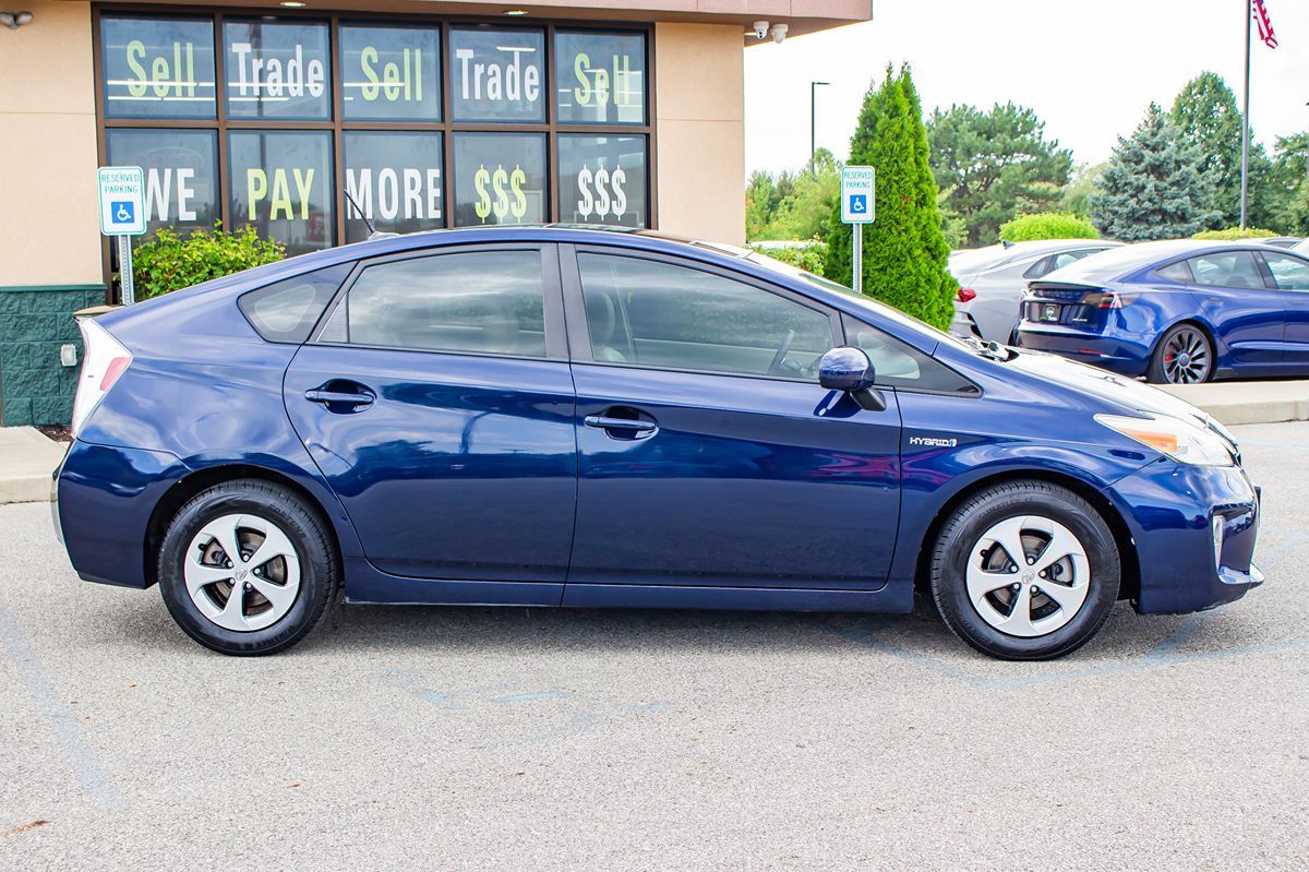 2014 Toyota Prius Four photo 11