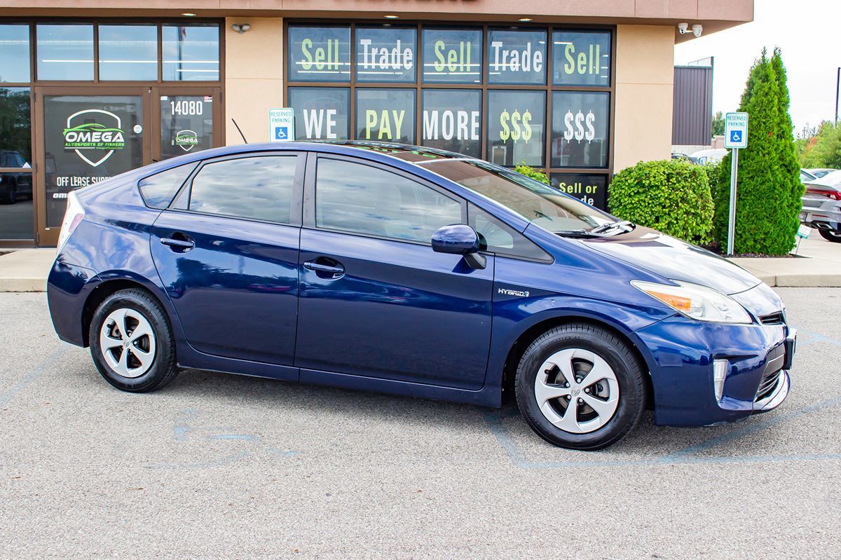 2014 Toyota Prius Four photo 12